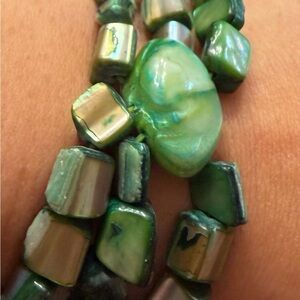 Green Shell and Pearl Bead Stretch Bracelet